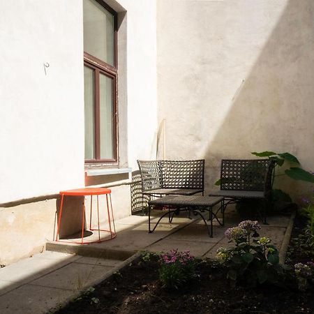 Chic Newly-Renovated Apartment Steps From Subway In Vienna'S Hernals District Экстерьер фото